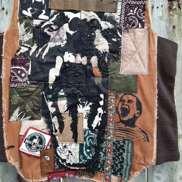 [SOLD] 𝙎𝙖𝙞𝙣𝙩 𝙔𝙖𝙢𝙨 Patchwork Canvas Work Vest - Picture 6 of 6